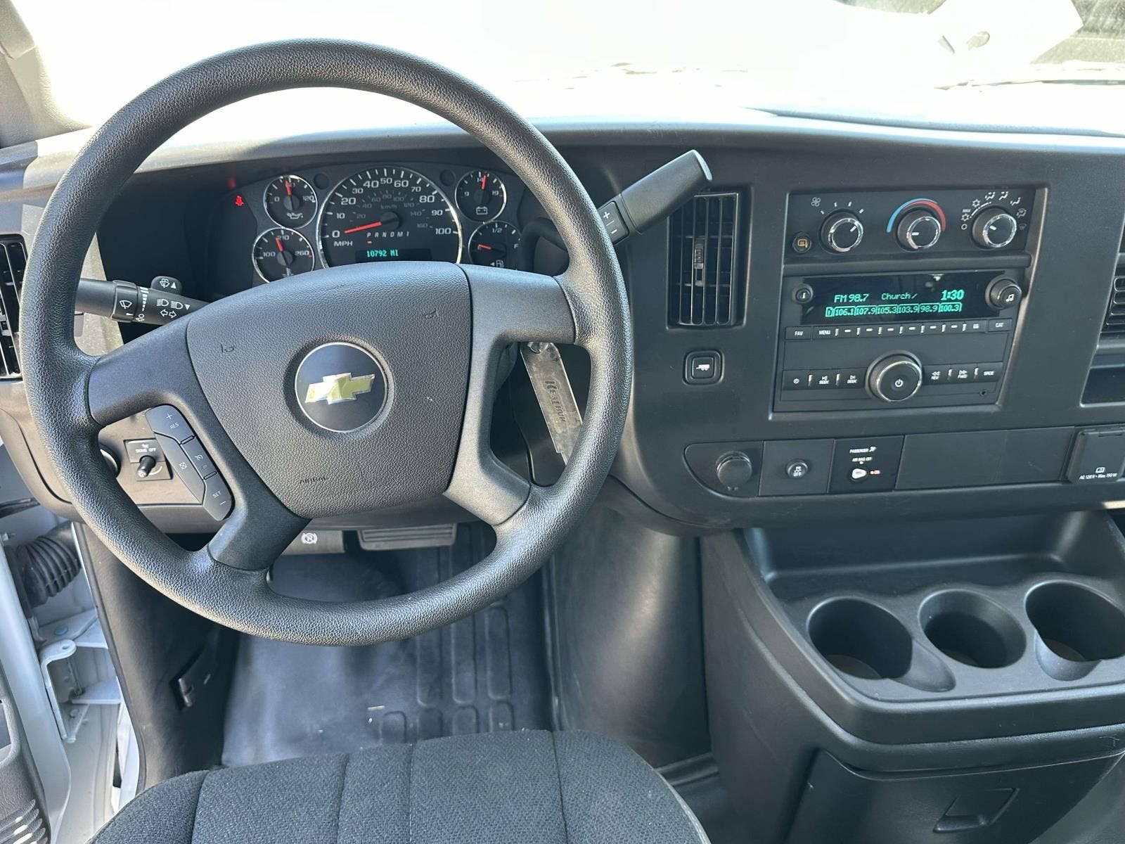 2025 Chevrolet Express Cargo WT