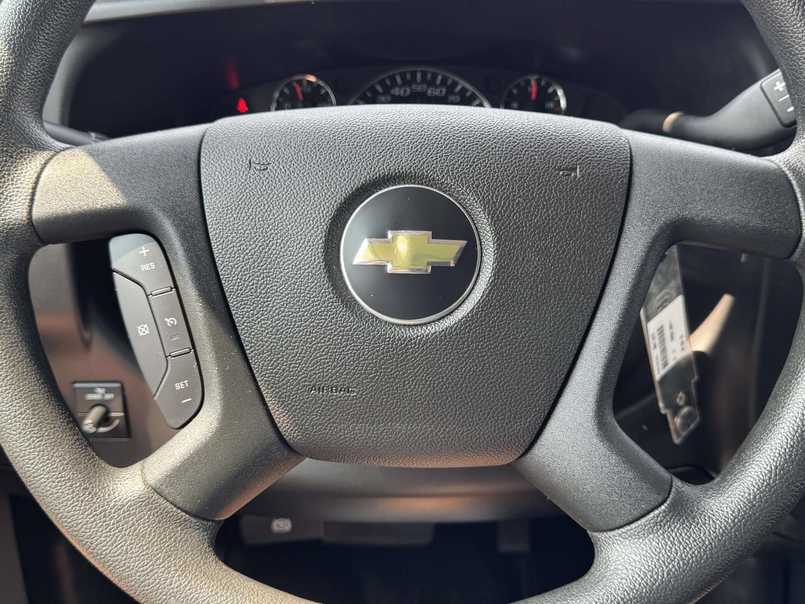 2025 Chevrolet Express Cargo WT