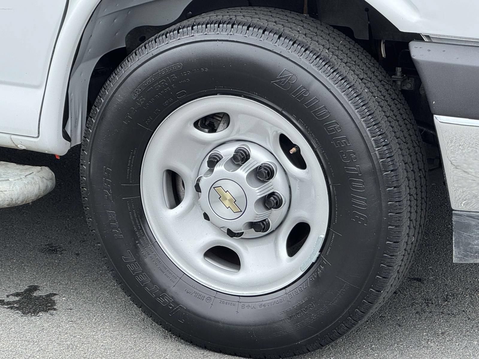 2025 Chevrolet Express Cargo WT