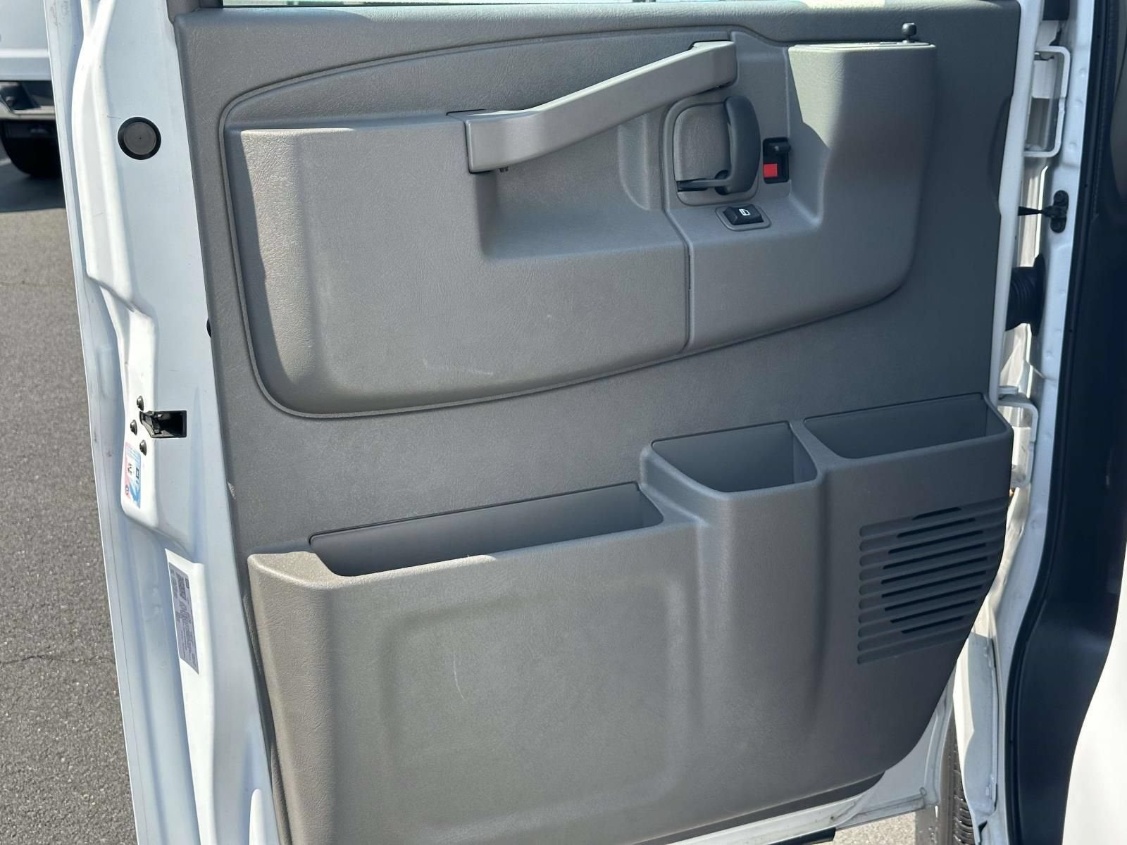 2025 Chevrolet Express Cargo WT