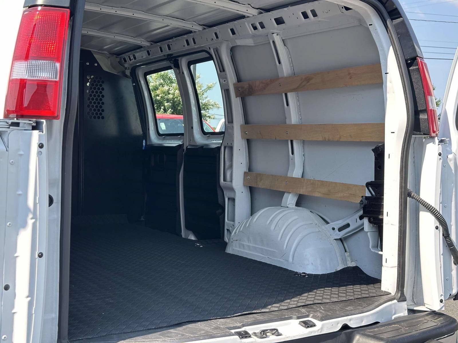 2025 Chevrolet Express Cargo WT