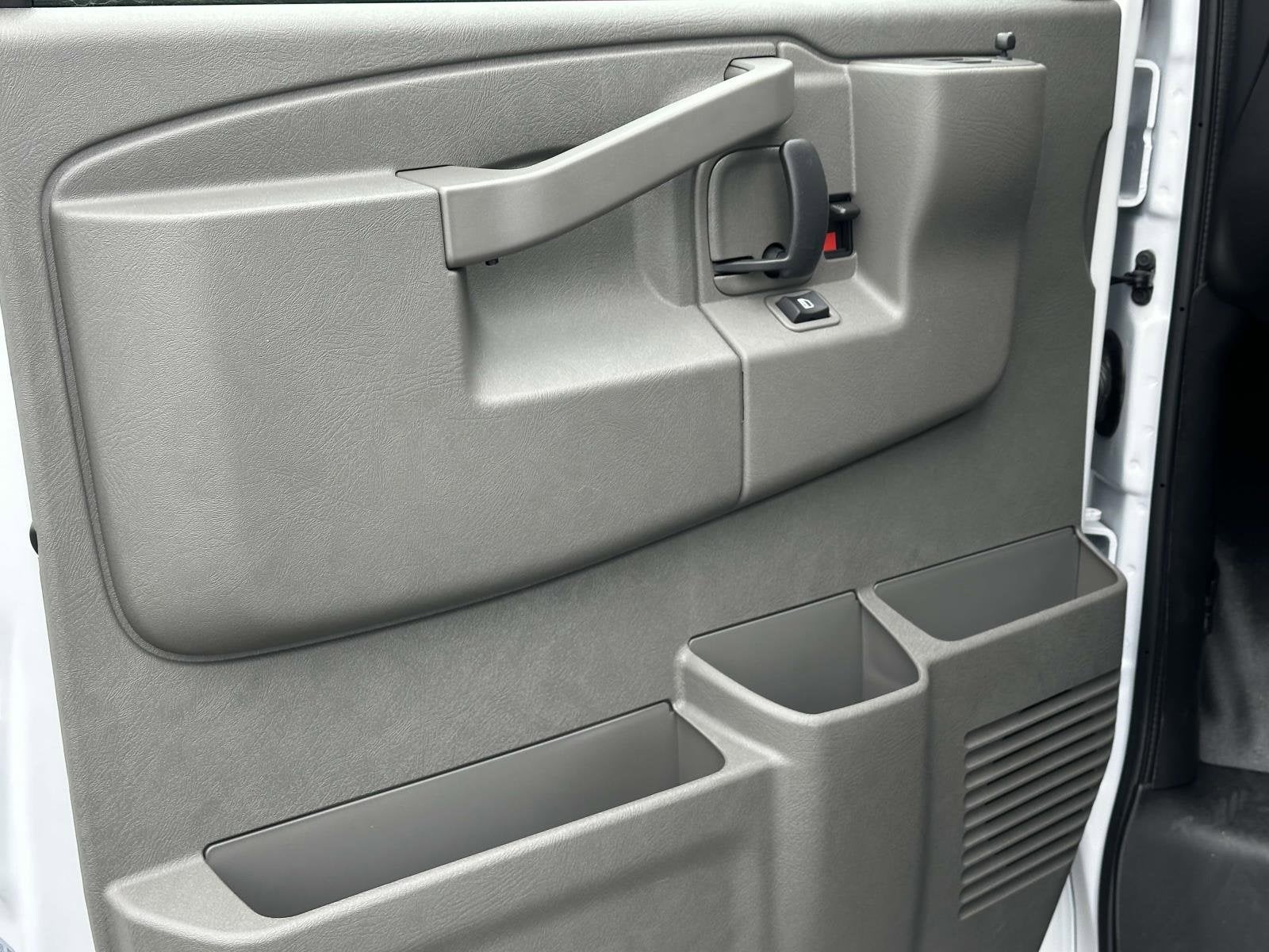 2025 Chevrolet Express Cargo 3500 WT