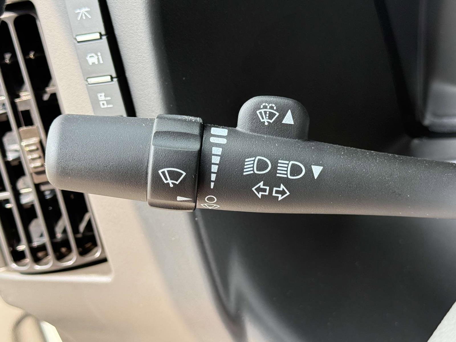 2025 Chevrolet Express Cargo 3500 WT