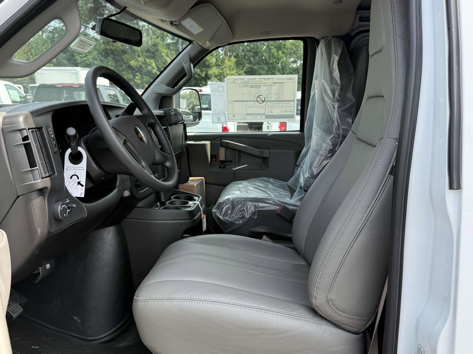 2025 Chevrolet Express Cargo 3500 WT