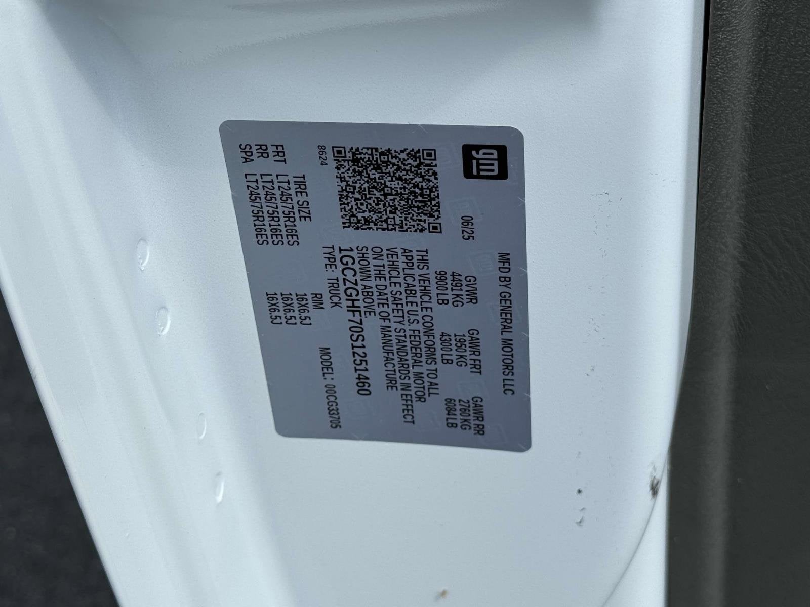 2025 Chevrolet Express Cargo 3500 WT