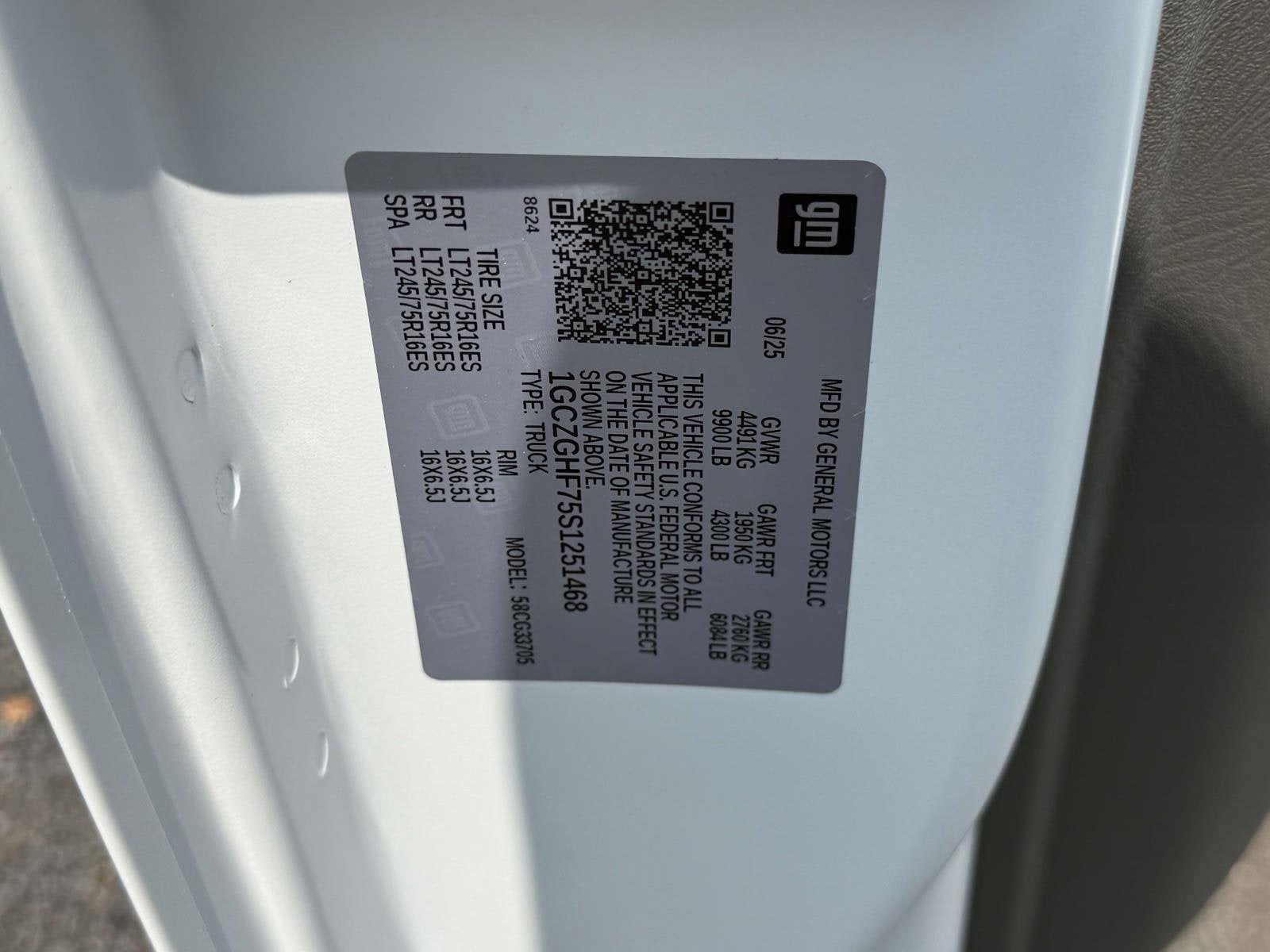 2025 Chevrolet Express Cargo 3500 WT