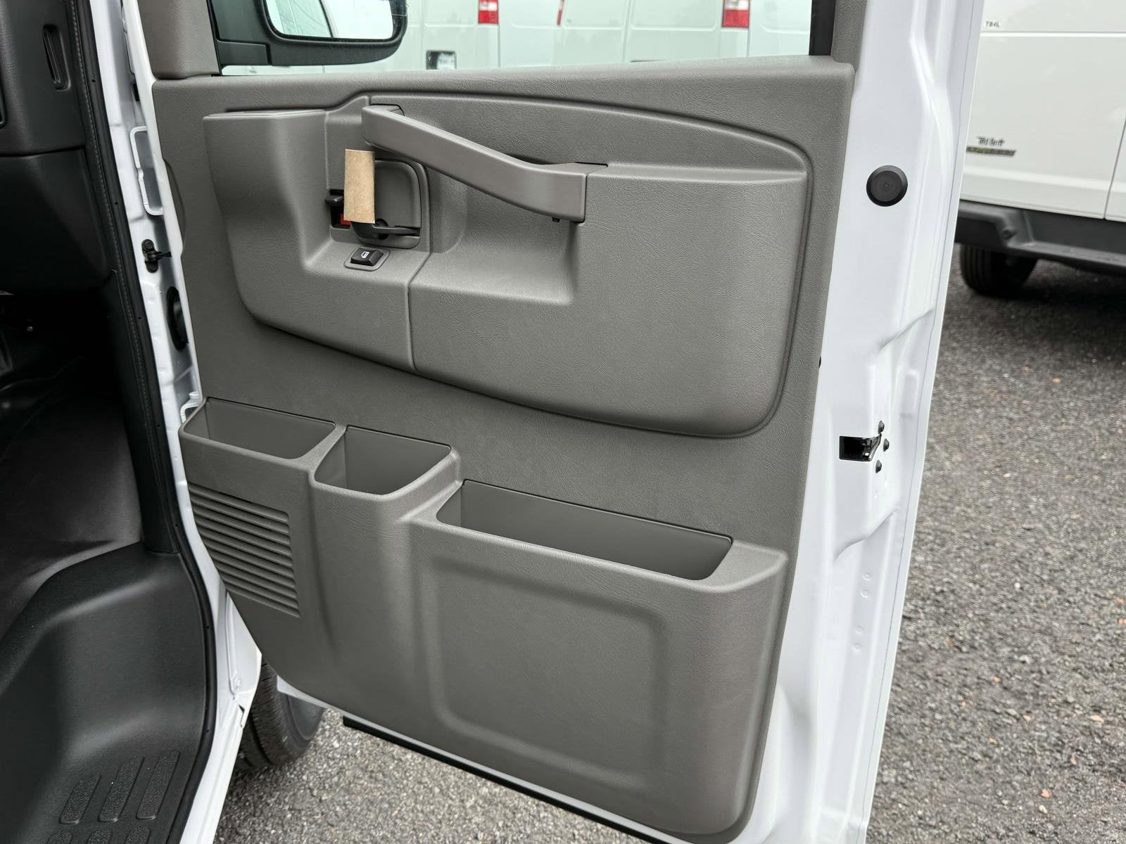 2025 Chevrolet Express Cargo 3500 WT