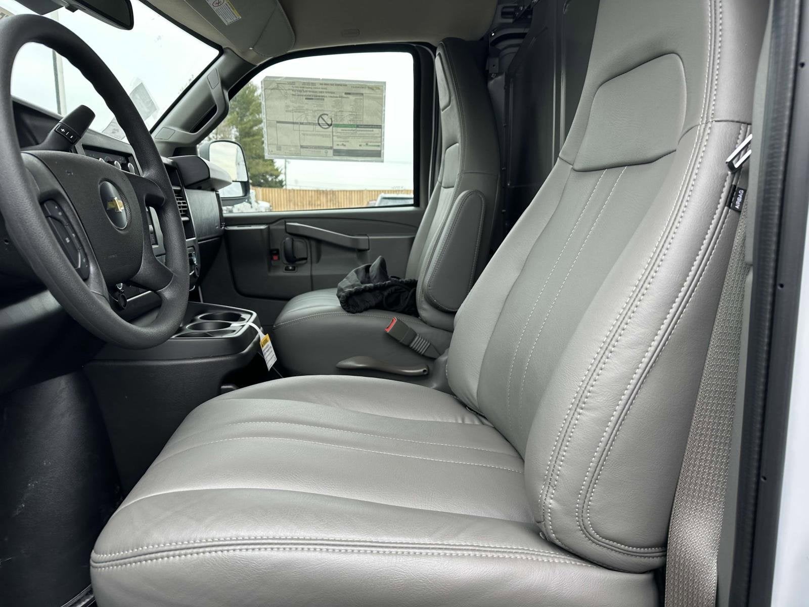 2025 Chevrolet Express Cargo 3500 WT