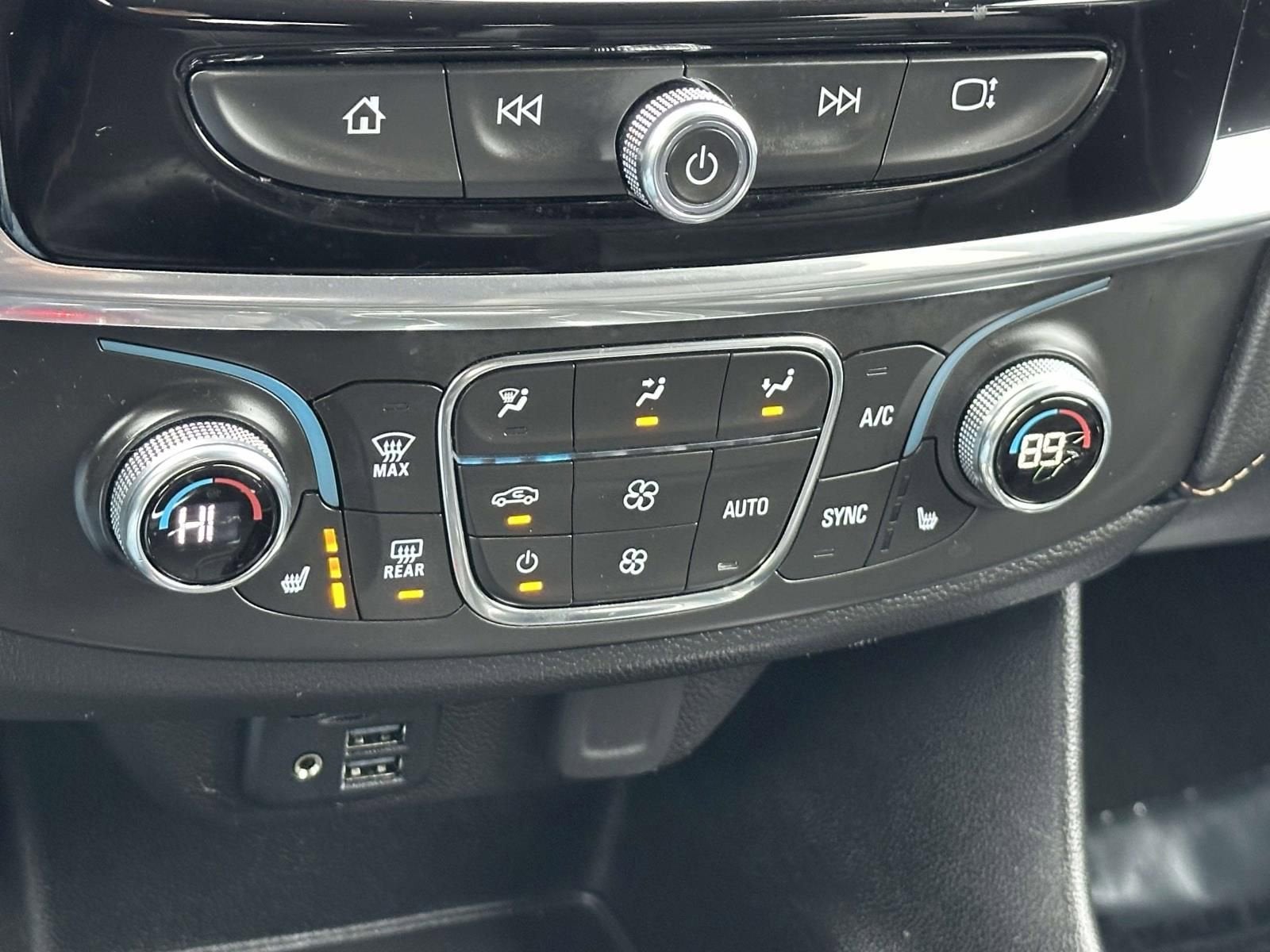 2021 Chevrolet Traverse LT Leather