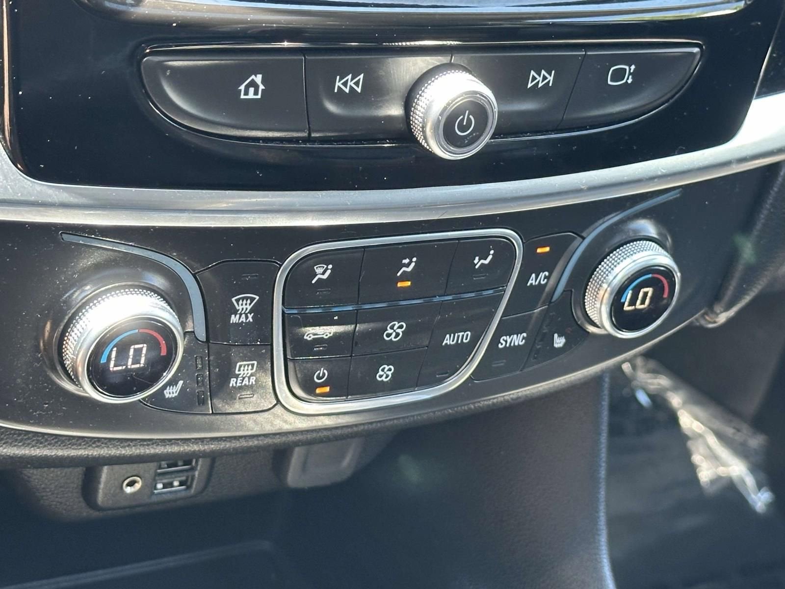 2021 Chevrolet Traverse 3LT - Photo 12
