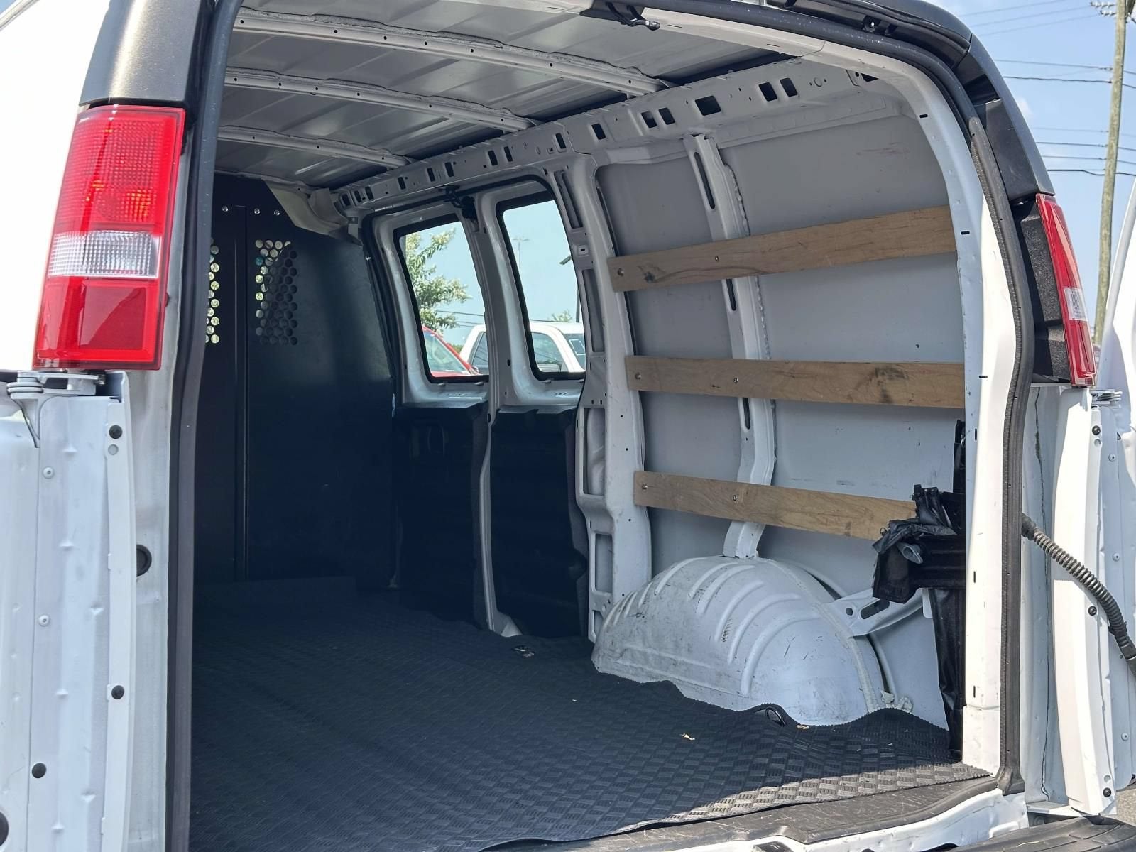 2025 GMC Savana Cargo Work Van