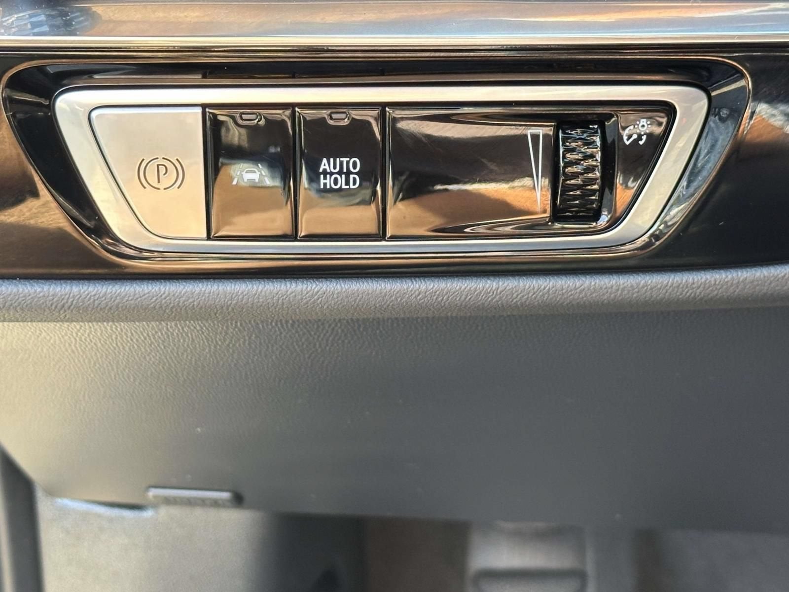 2024 Cadillac LYRIQ Luxury 1