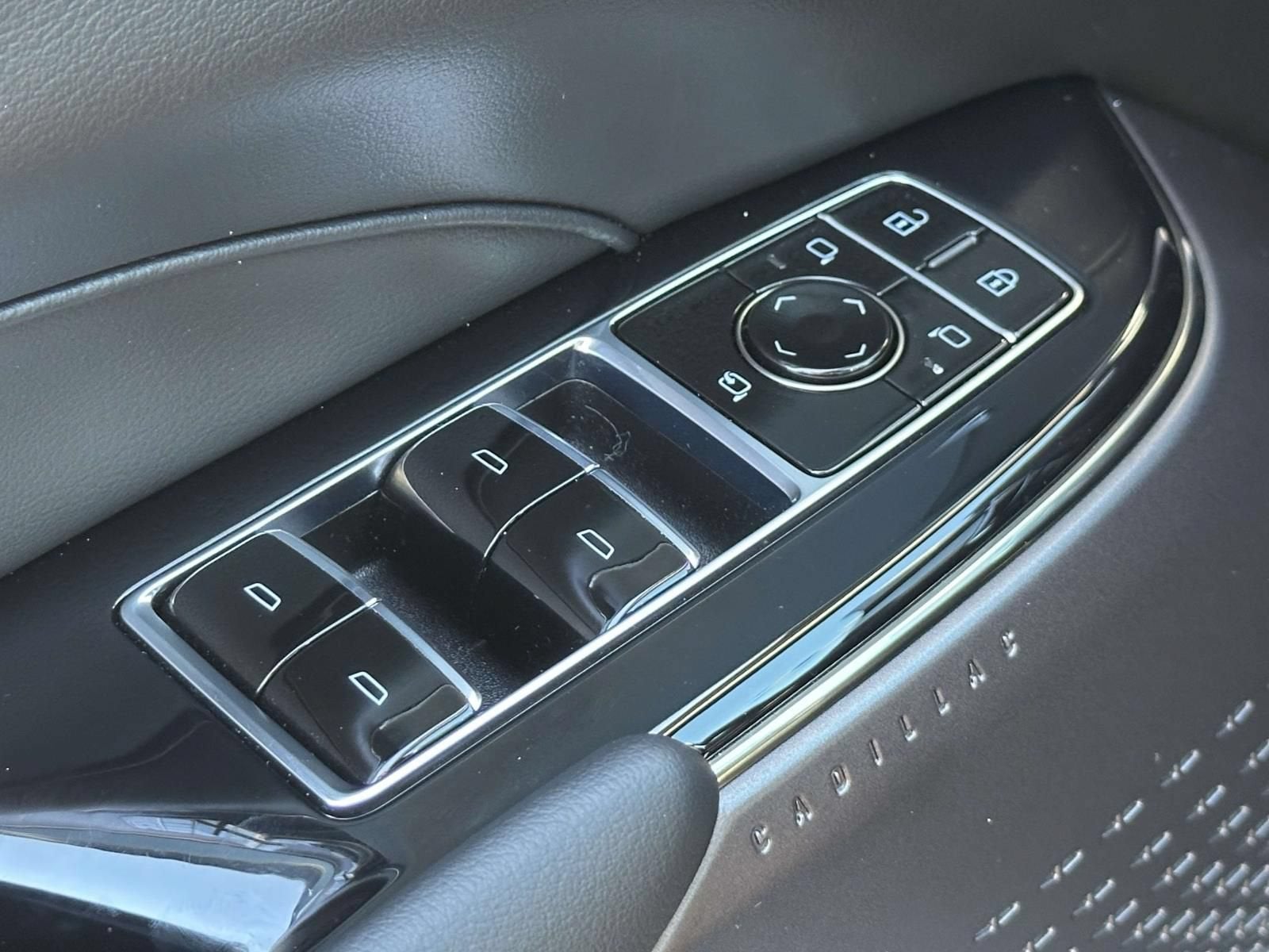 2024 Cadillac LYRIQ Luxury 1