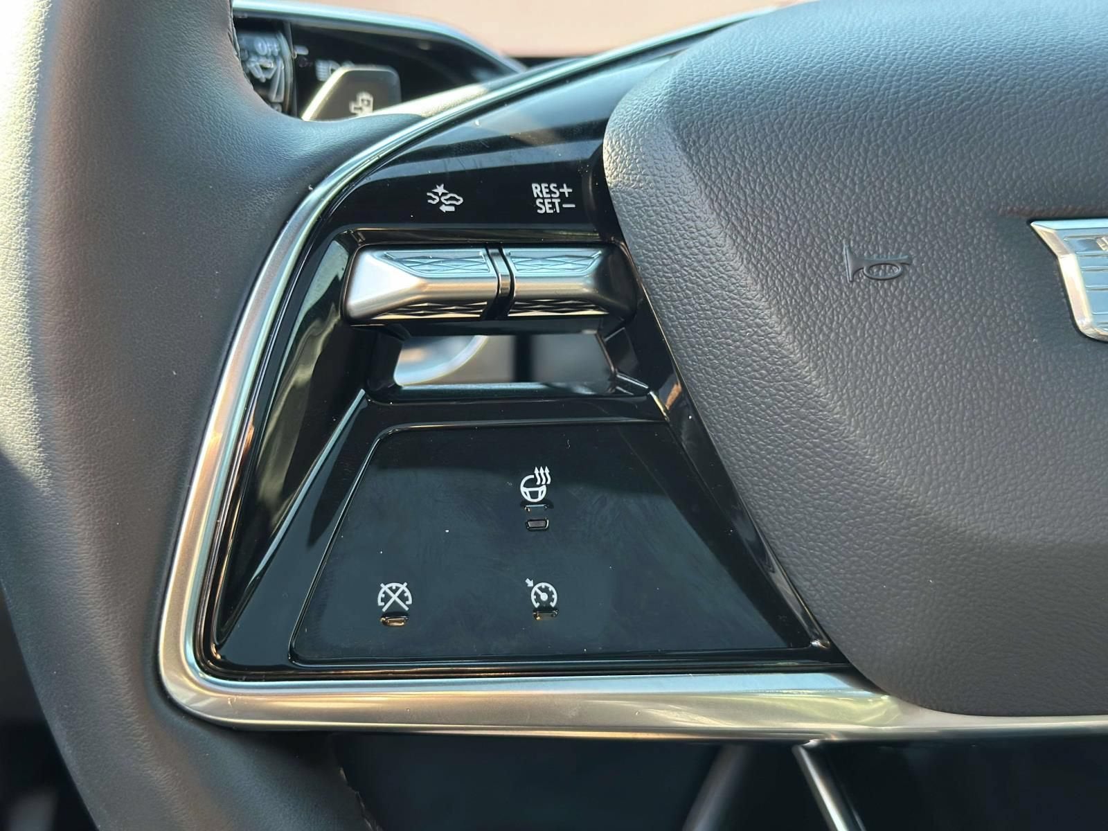 2024 Cadillac LYRIQ Luxury 1