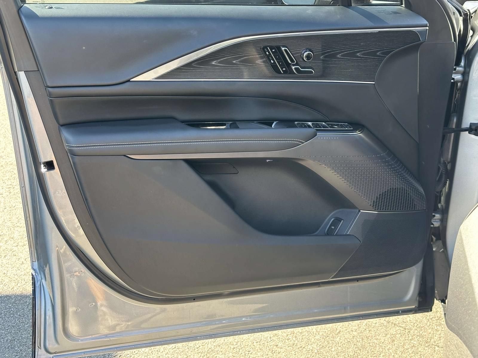 2024 Cadillac LYRIQ Luxury 1