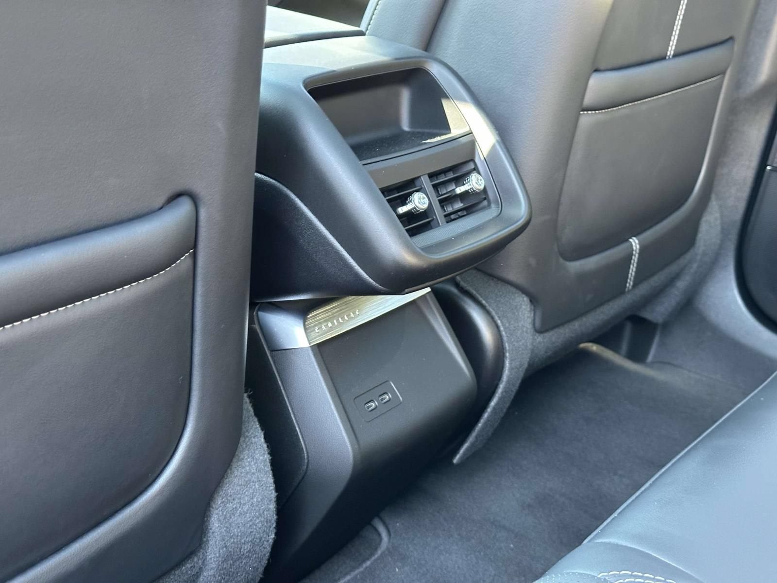 2024 Cadillac LYRIQ Luxury 1