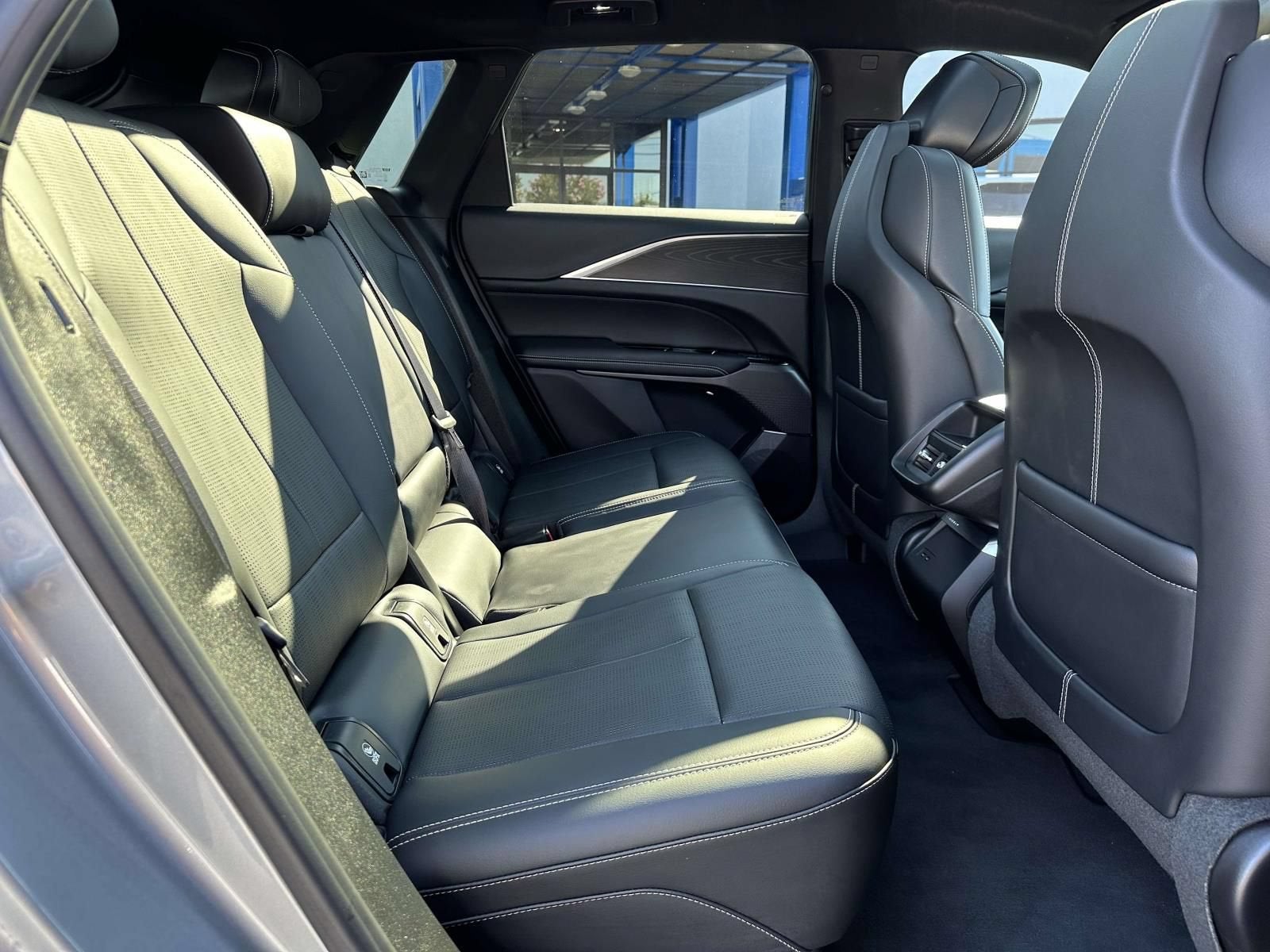 2024 Cadillac LYRIQ Luxury 1