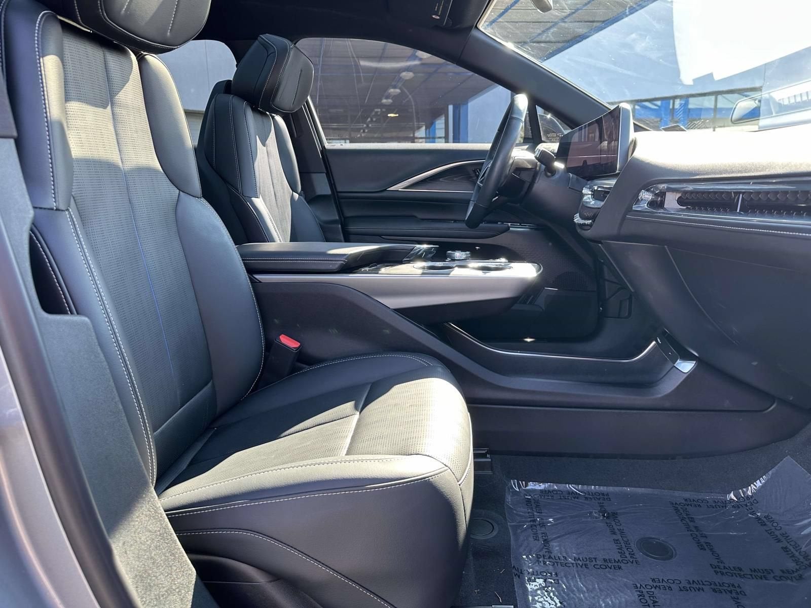 2024 Cadillac LYRIQ Luxury 1