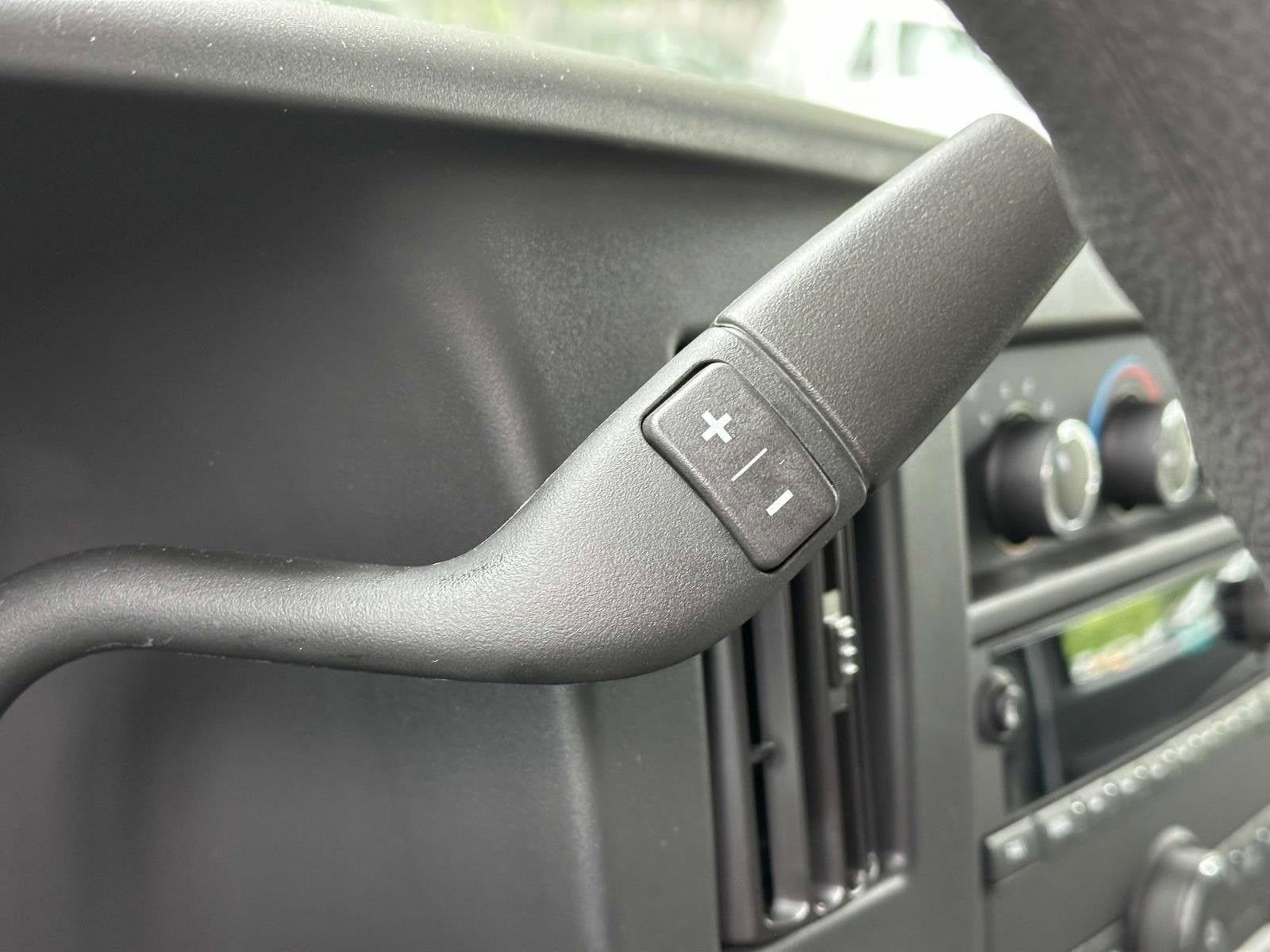 2025 Chevrolet Express Cutaway 3500 1WT