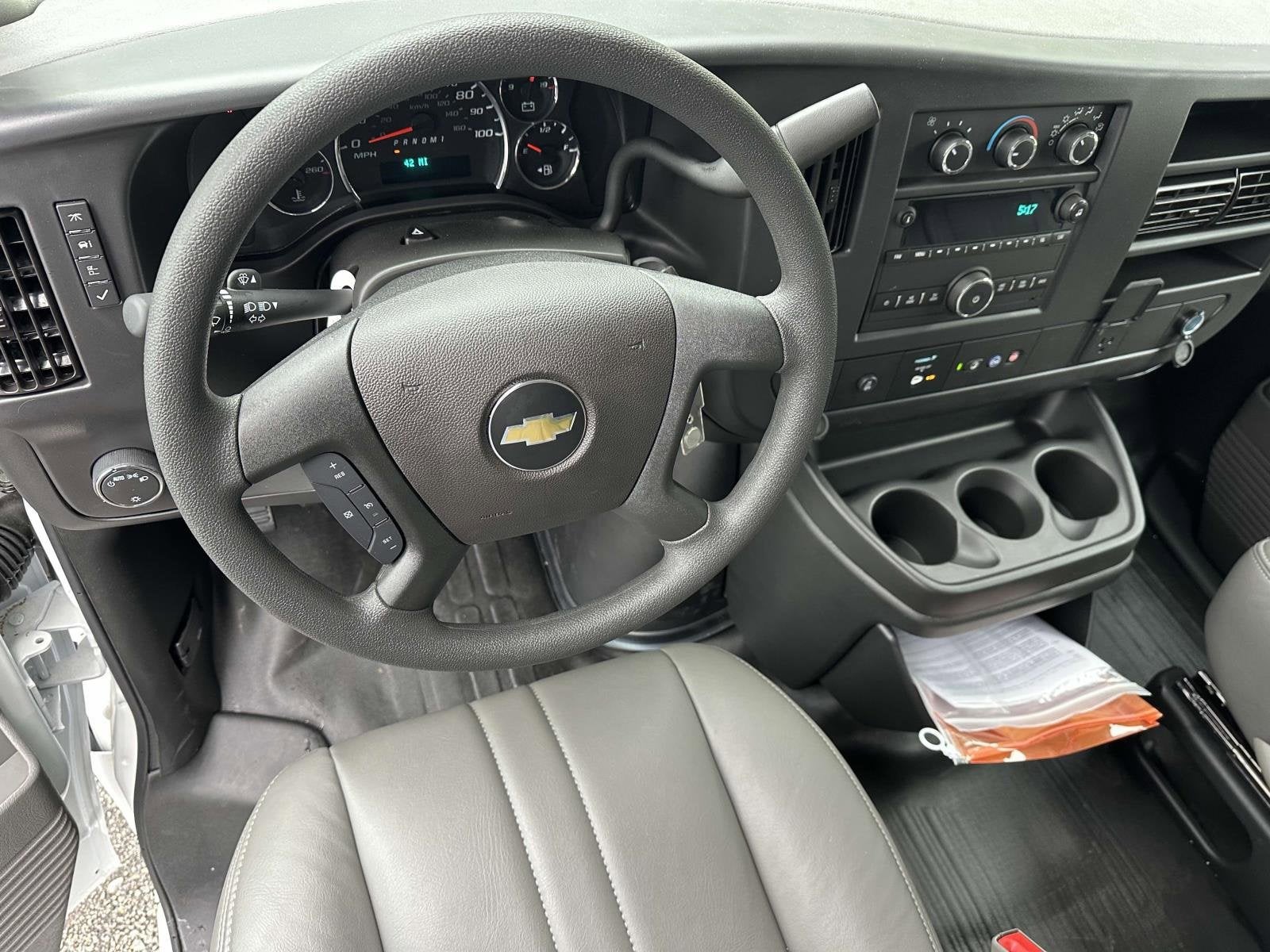 2025 Chevrolet Express Cutaway 3500 1WT