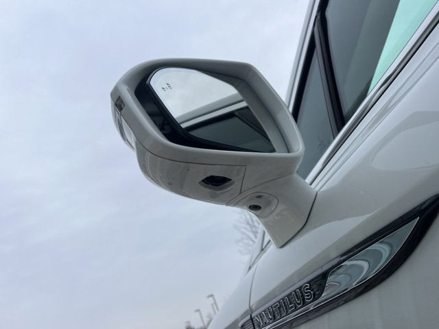 2022 Lincoln Nautilus Black Label