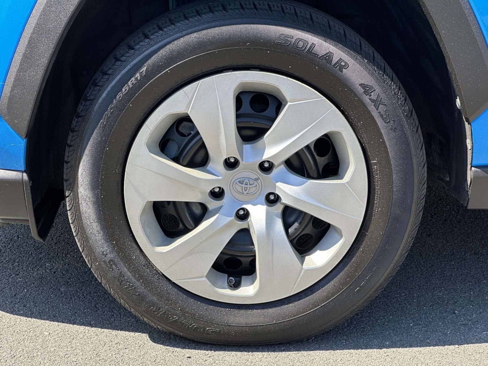 2020 Toyota RAV4 LE