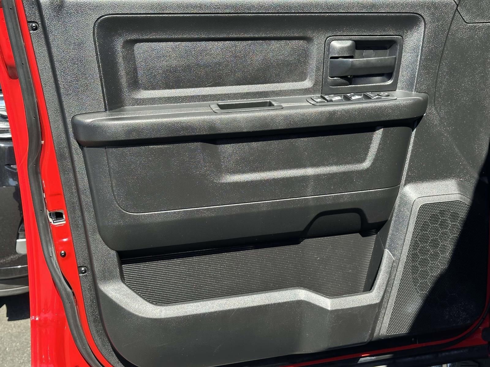 2017 RAM 1500 Express Crew Cab 4x4 5'7" Box