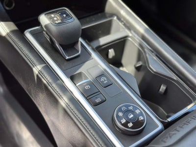 2022 Nissan Pathfinder SL 4WD