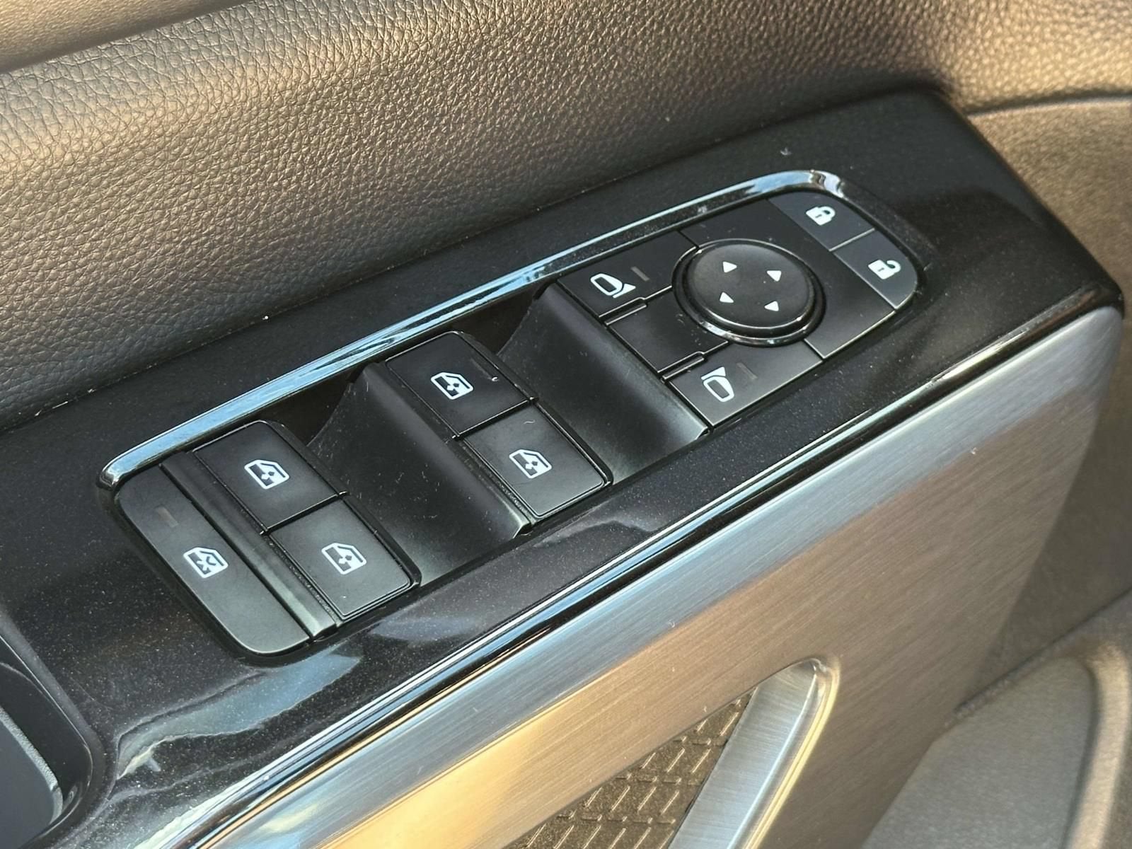 2022 Nissan Pathfinder SL 4WD