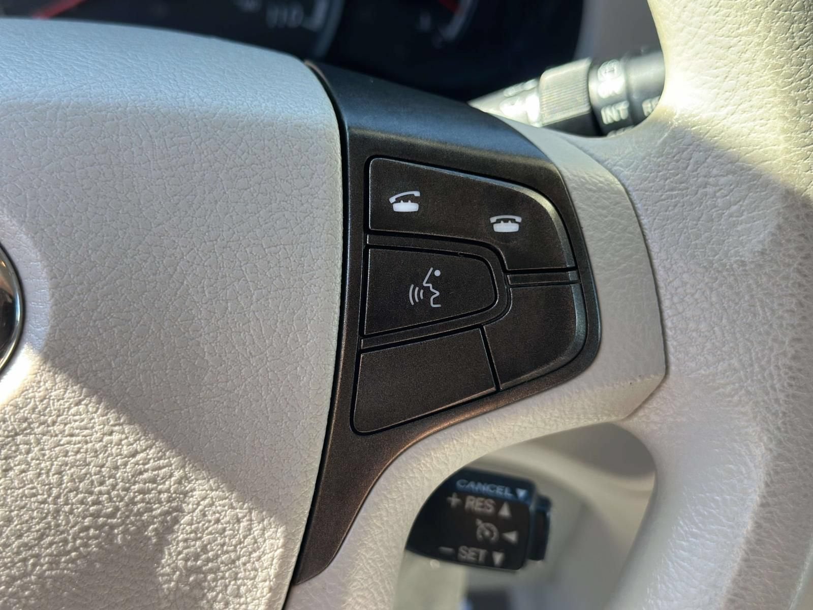 2013 Toyota Sienna LE V6 8 Passenger