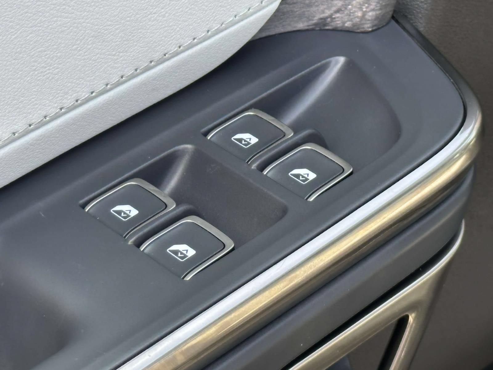 2023 Rivian R1S Adventure