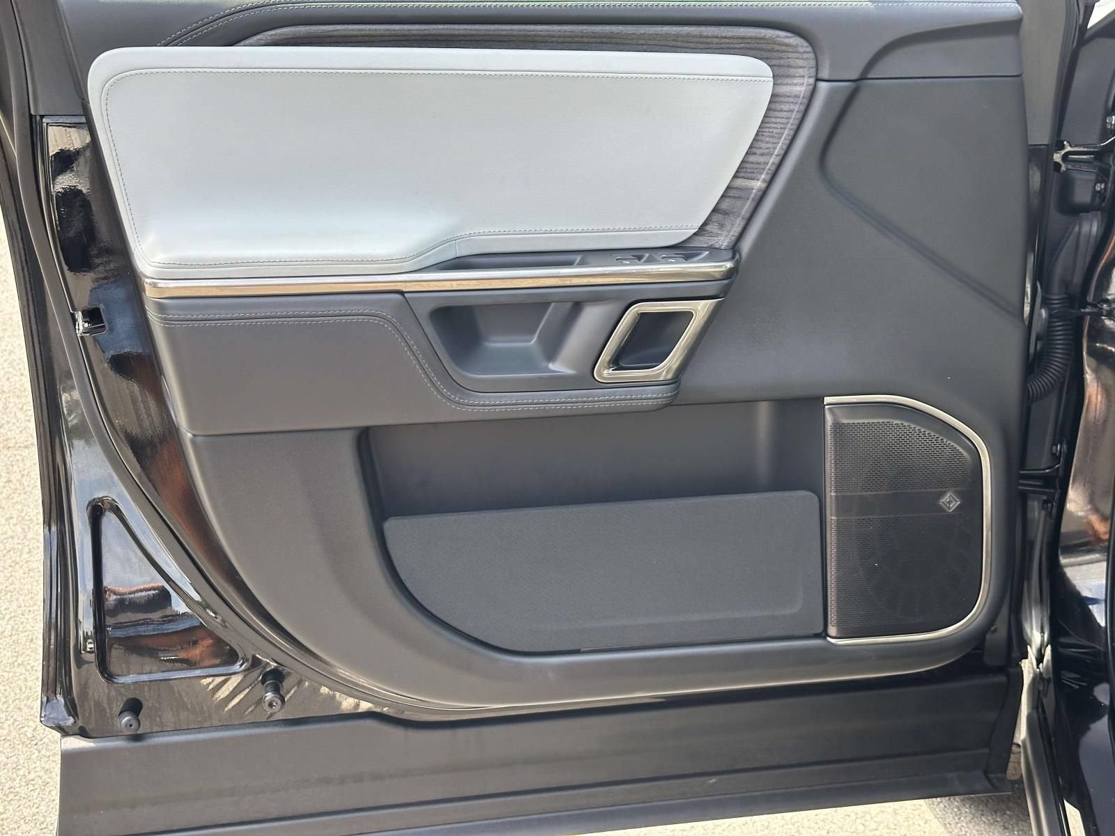 2023 Rivian R1S Adventure