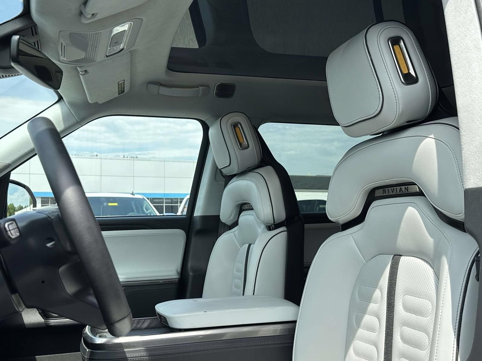 2023 Rivian R1S Adventure