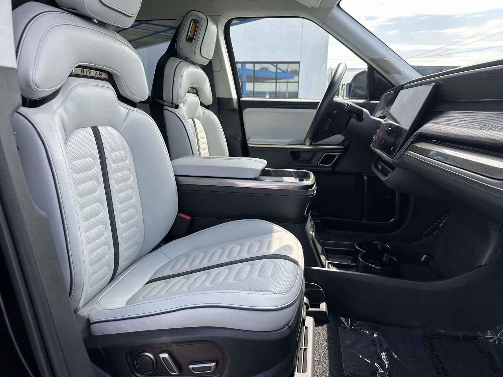 2023 Rivian R1S Adventure