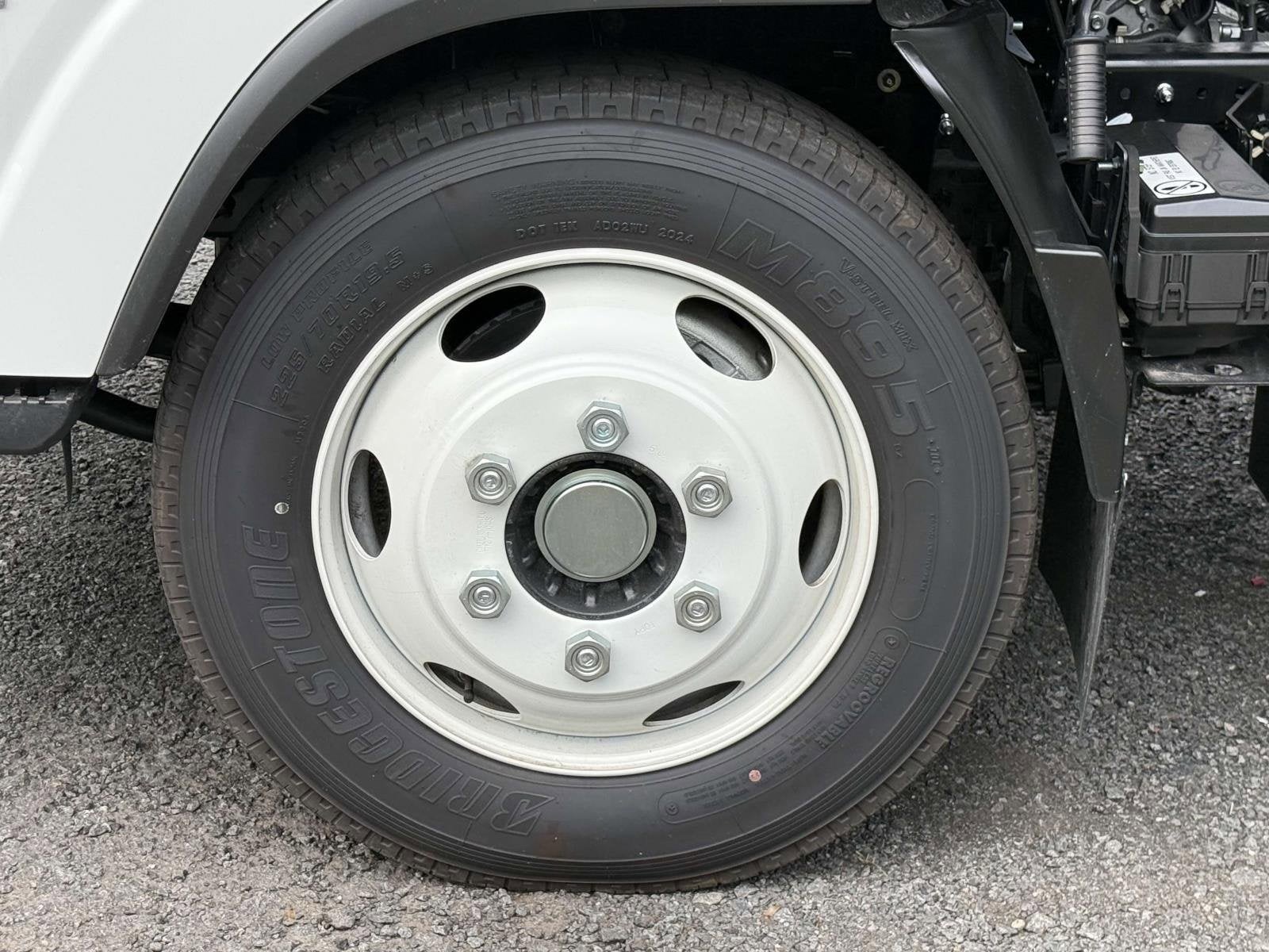 2025 Chevrolet Low Cab Forward 5500 XD Base