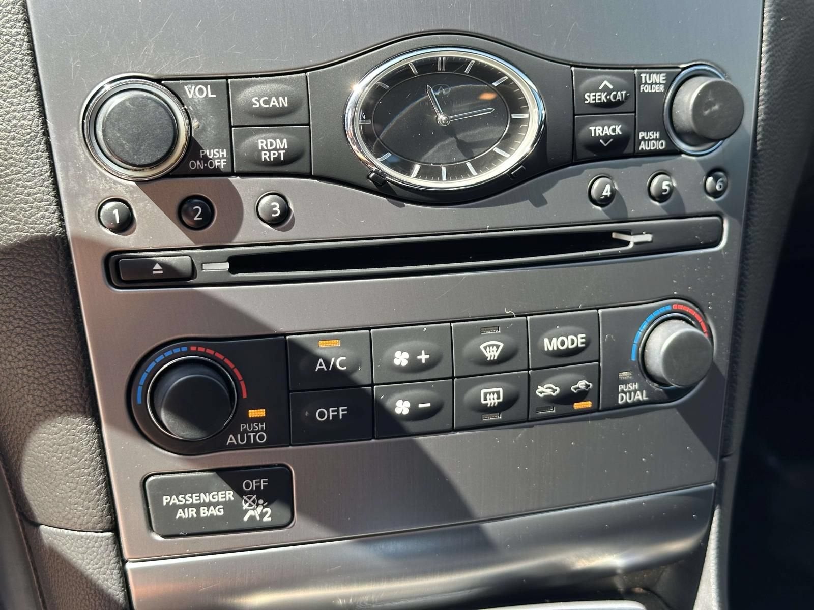 2010 INFINITI G37 Sedan x