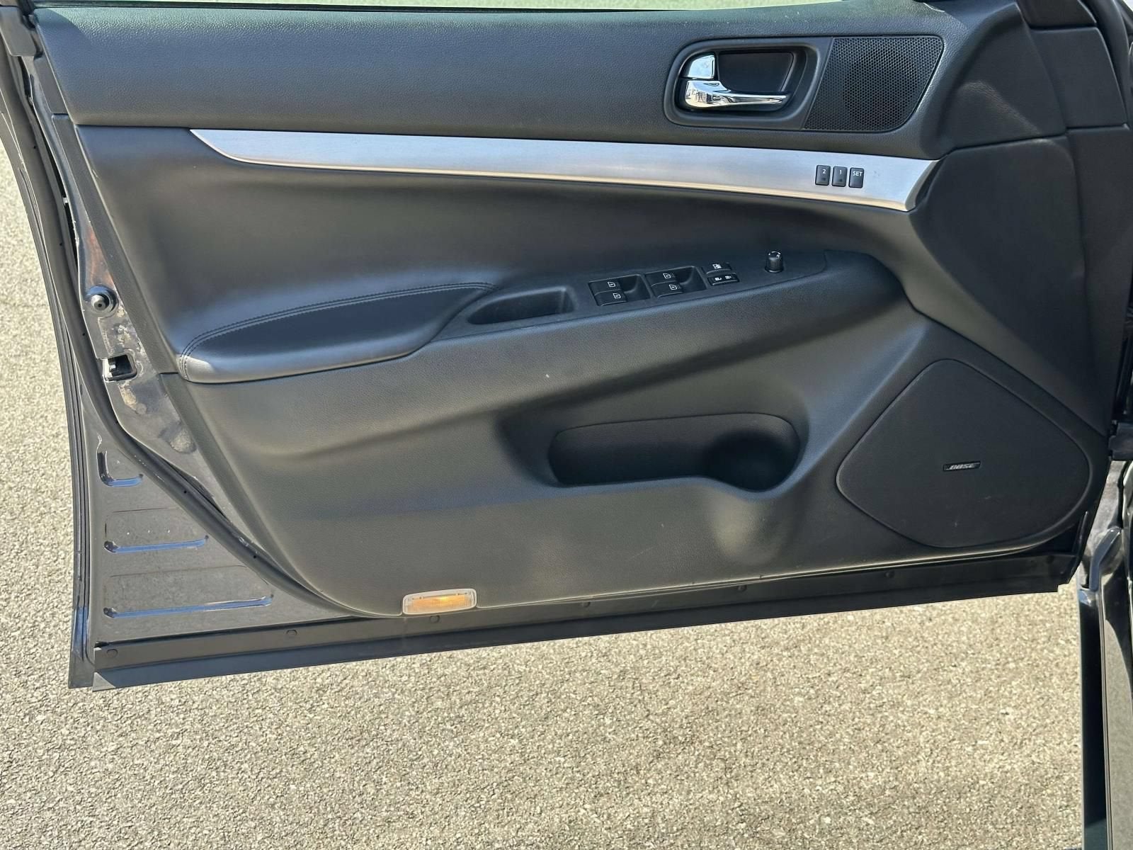 2010 INFINITI G37 Sedan x