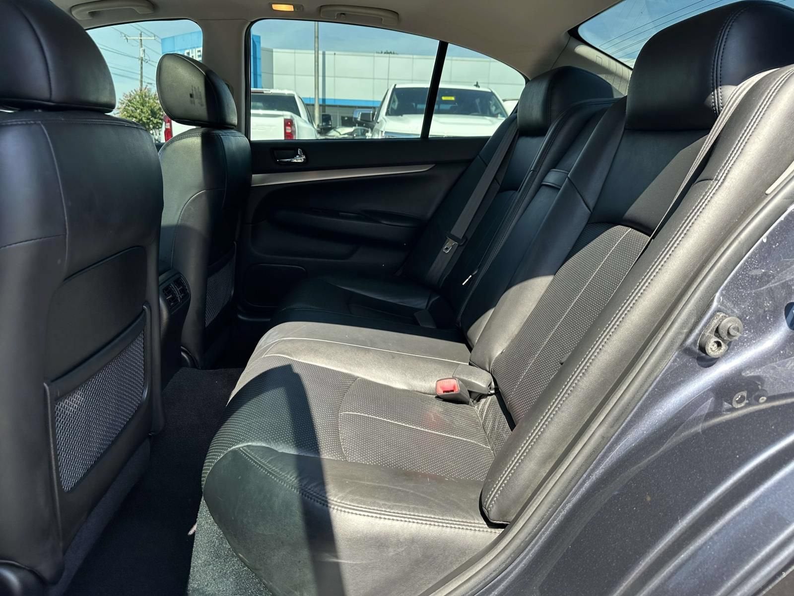 2010 INFINITI G37 Sedan x