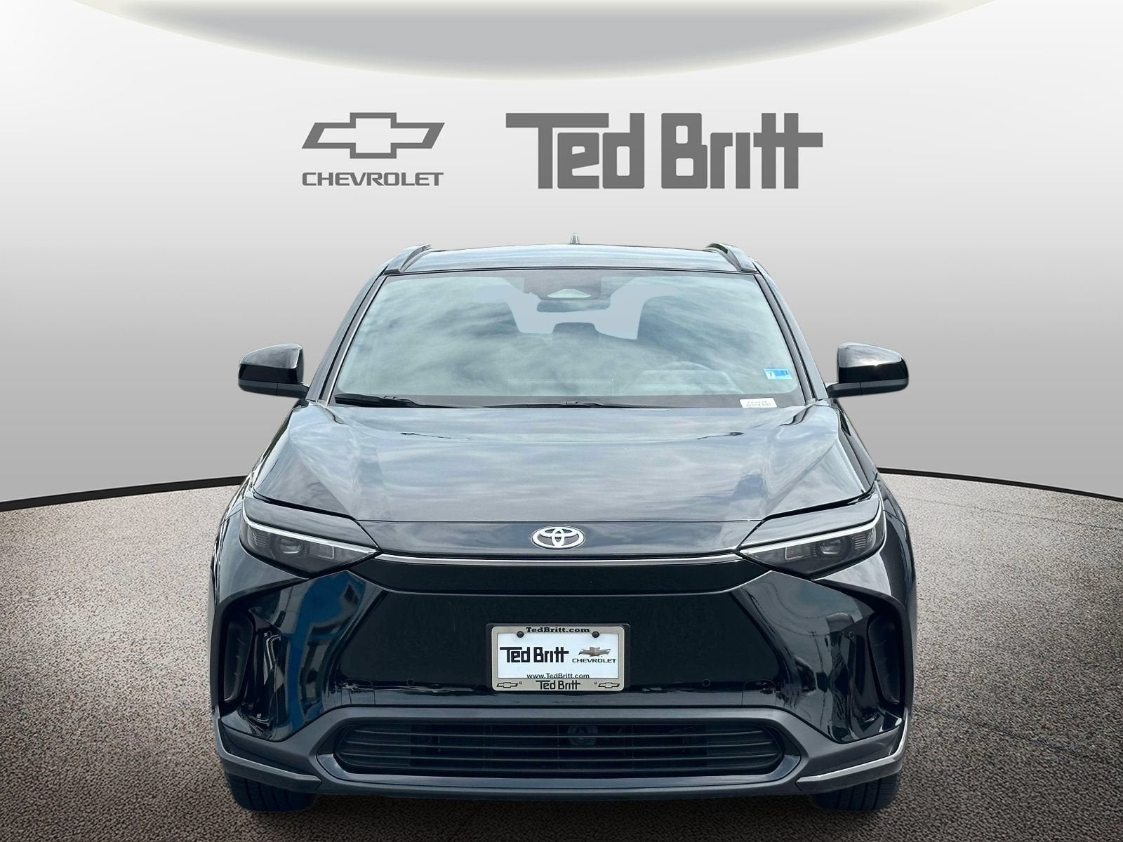 Used 2025 Toyota bZ4X XLE with VIN JTMAAAAAXSA068933 for sale in Sterling, VA
