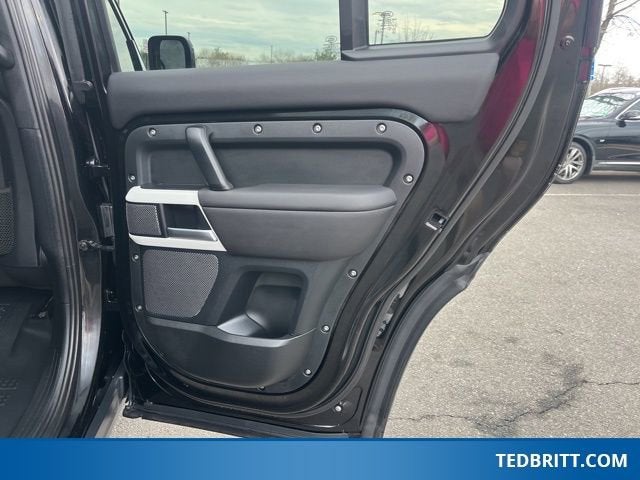 2024 Land Rover Defender 110 P500 SE