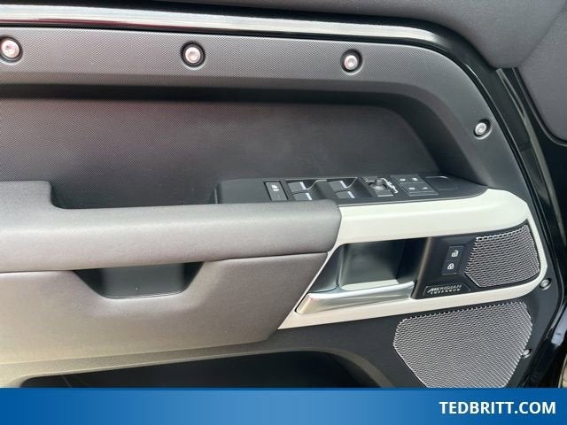 2024 Land Rover Defender 110 P500 SE