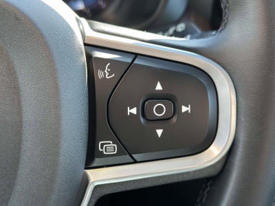 2022 Volvo XC60 B5 Momentum