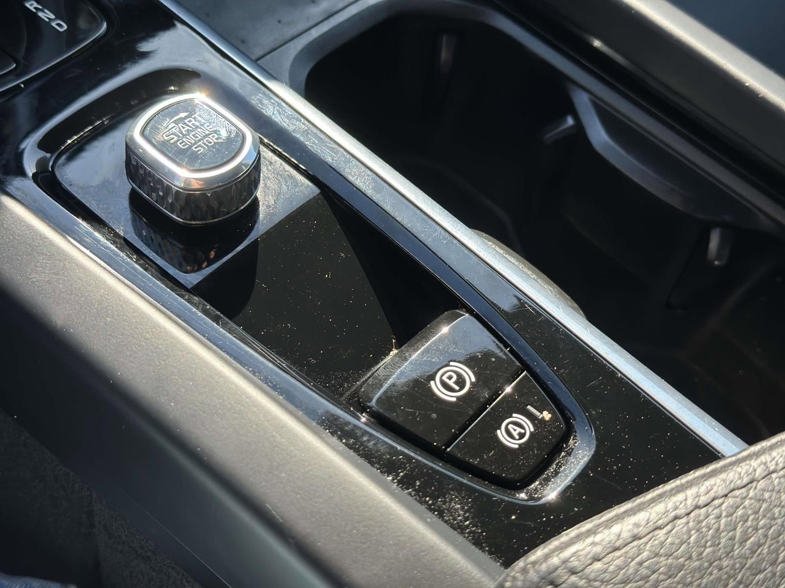 2022 Volvo XC60 B5 Momentum