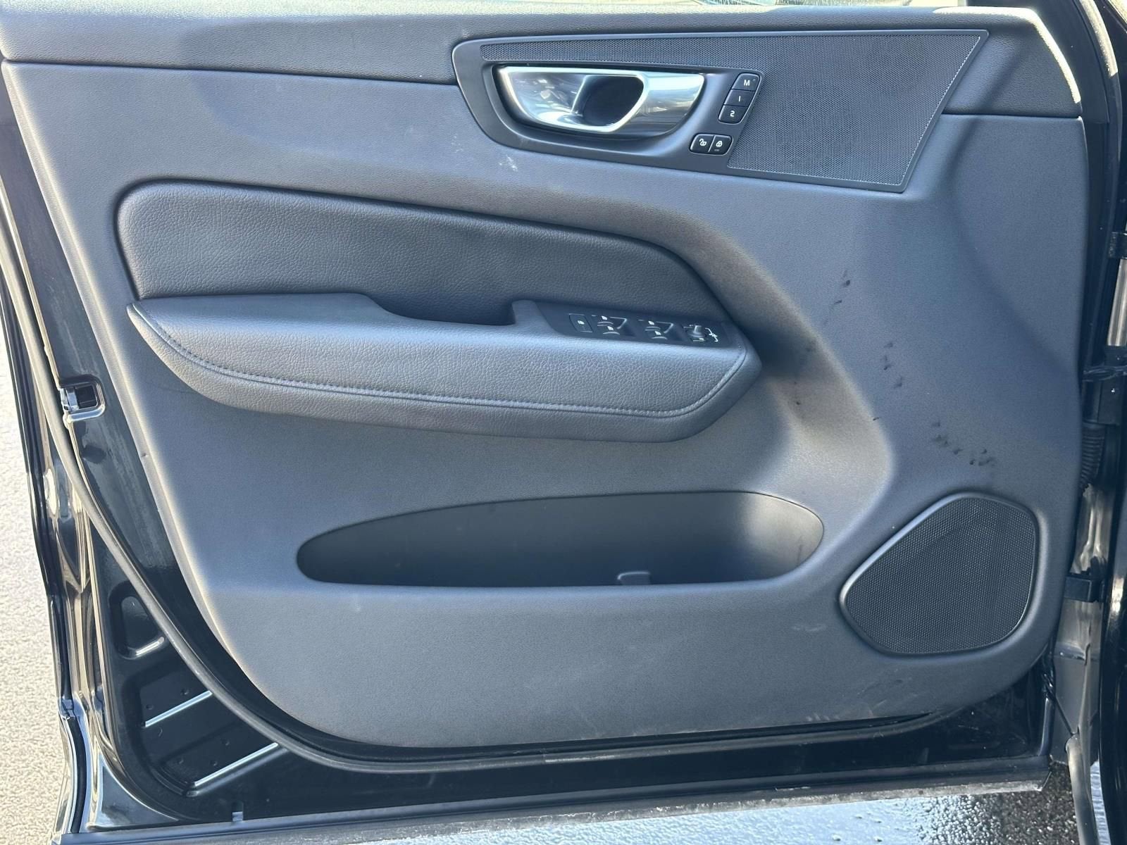 2022 Volvo XC60 B5 Momentum