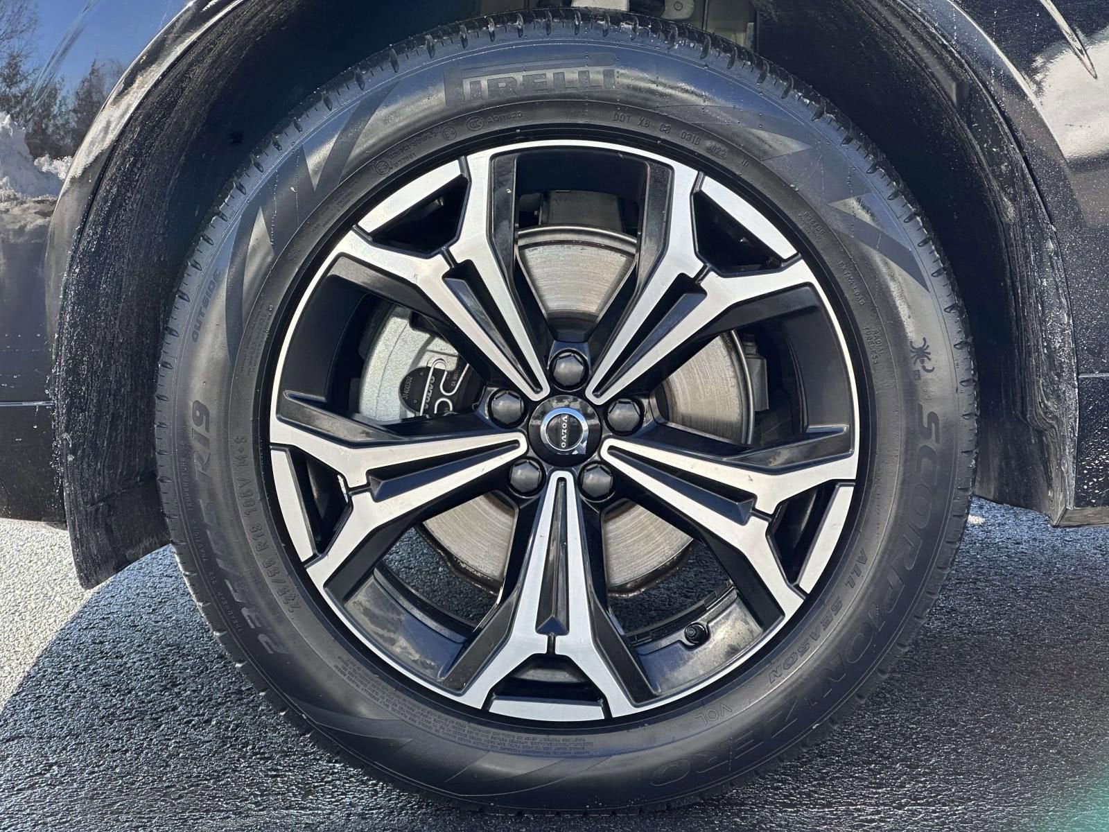 2022 Volvo XC60 B5 Momentum