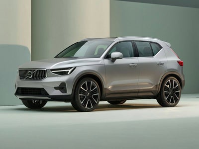 2023 Volvo XC40 B5 Plus Dark Theme