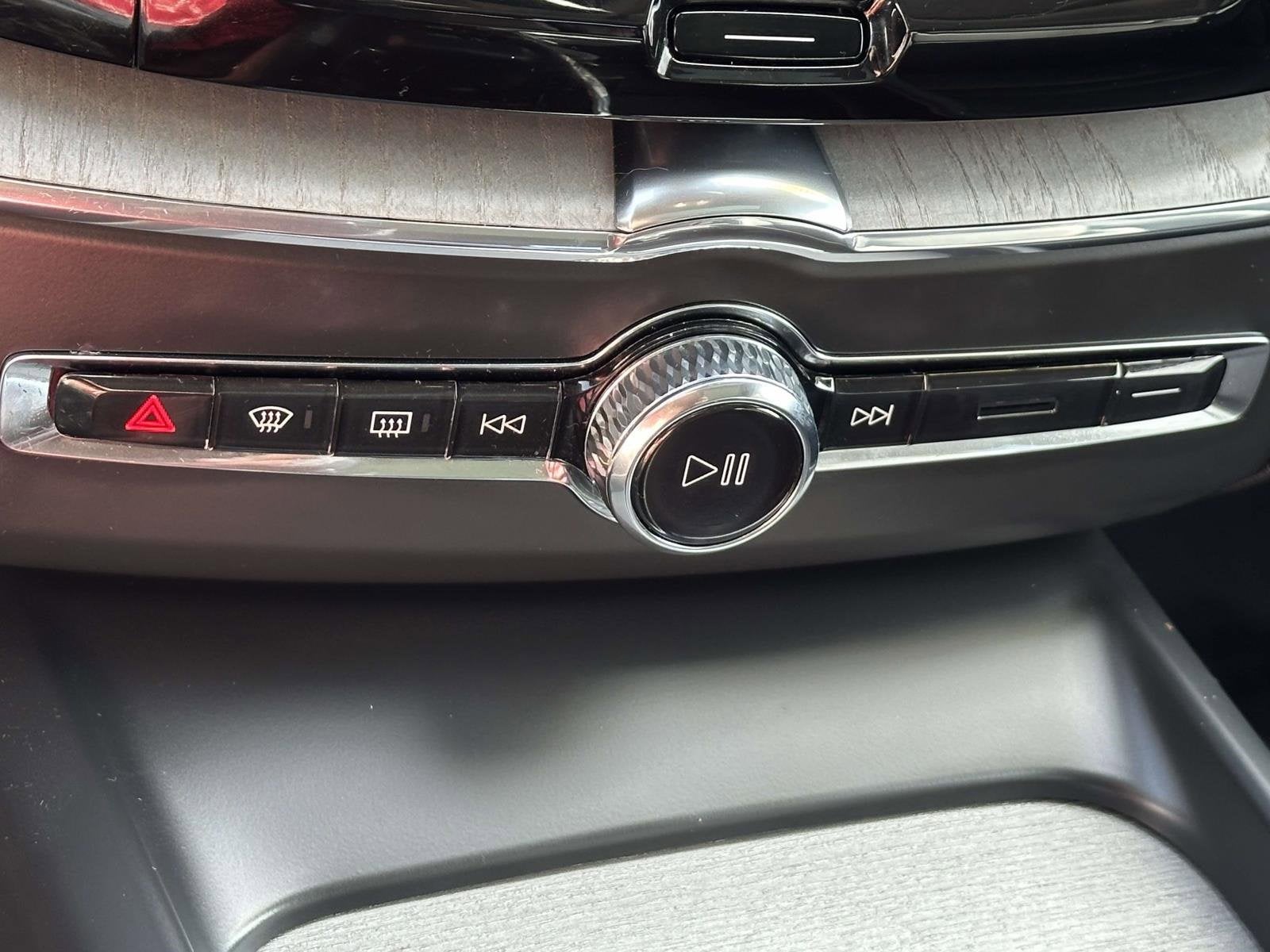 2025 Volvo XC60 Plus