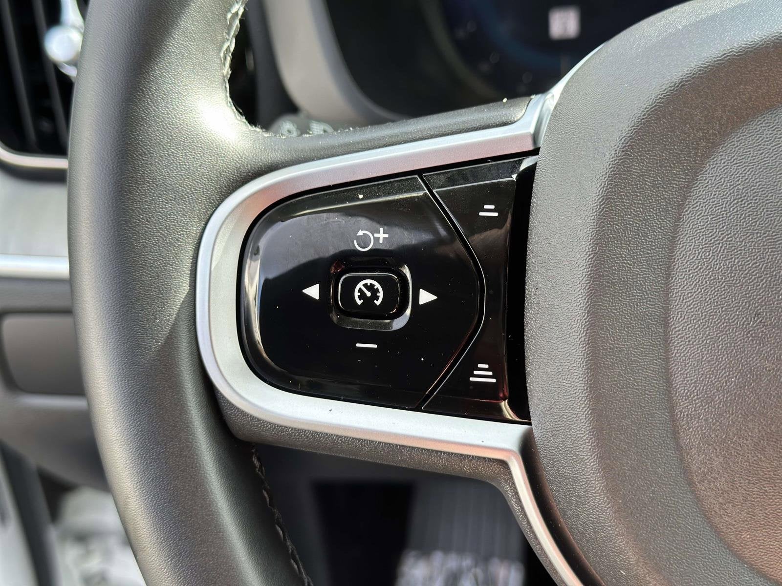 2025 Volvo XC60 Plus