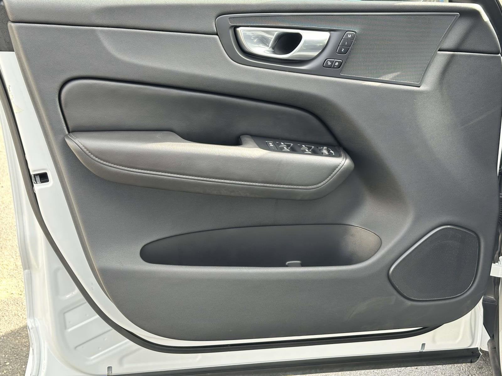 2025 Volvo XC60 Plus