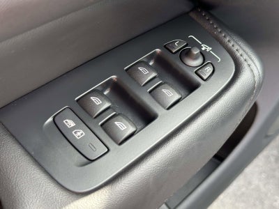 2025 Volvo XC60 Plus